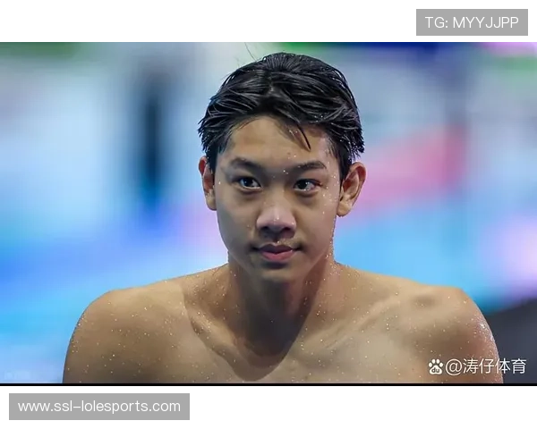 男子1500米自由泳张展硕摘金，包揽自由泳四冠