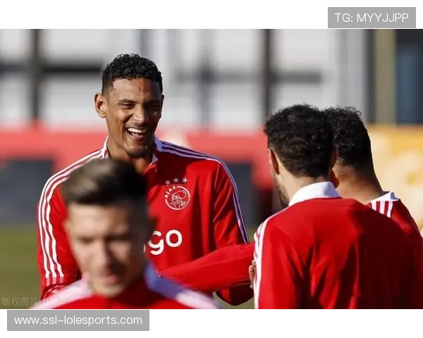 阿贾克斯与本菲卡难兄难弟对决，穆帅球队争取首胜